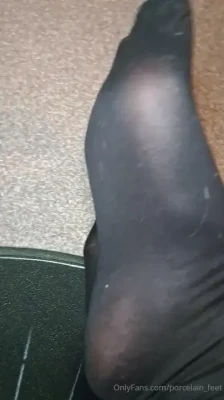 feet_porcelain - Love when I twerk? Tip me so I can keep doing it for you!