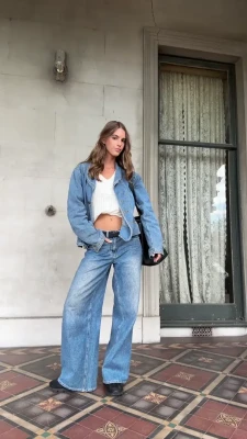 emilyfeld - Cum have a taste of this juicy peach 🍑