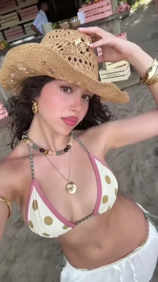 amandadiaz - Pinky boobs 💖