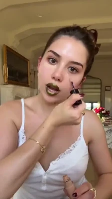 amandadiaz - Ed ecco a voi il dietro delle mie mutandine con le farfalle 🥵 Da