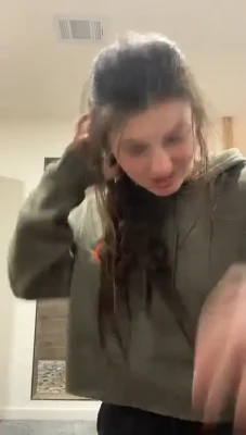 hannahbarron96 - Coming to shower with me?
