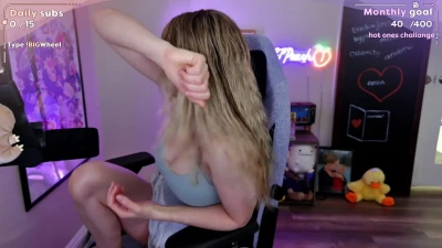 stpeach - Some NYC footage, sucking dick in the back of a cab... was low key