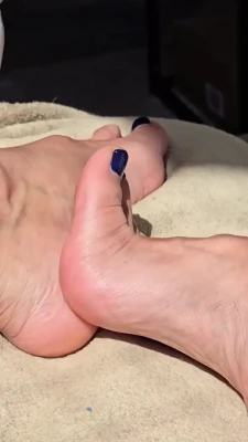 xs_feet_4u - You know how you can tell when an Orgasm in a Video is real? WHEN