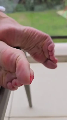 xs_feet_4u - WOULD YOU CREAM PIE ME? 🥵💦 I gotta know because I like someone
