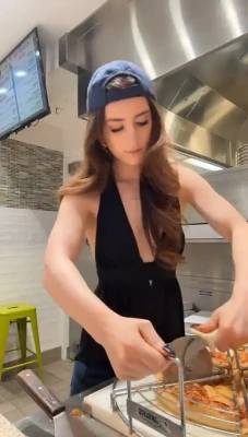 giulia - check your DM for the full & unblurred up-close asshole