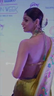 akanksha8000