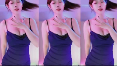 12472__jh - Strap these boobs in before I get a black eye at the gym 😂😂