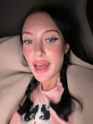 mymelissa - 1 or 2? 😘