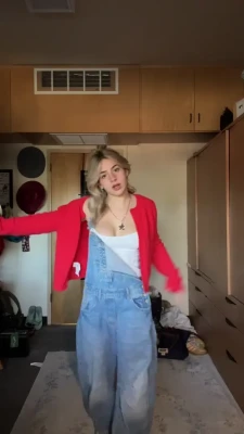 ainsley_rolls - Wow taking my shirt off with my splint sucks, I need a nice guy to