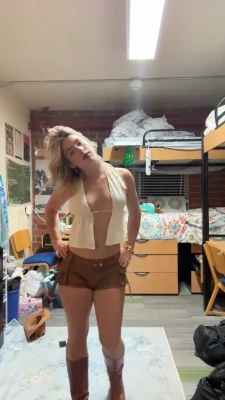 ainsley_rolls - How could you not grab it?
