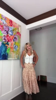 ainsley_rolls - Hey loves check out my video. Having fun painting topless and cock