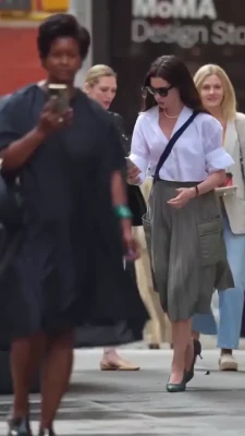annehathaway - Peach fuzz just adds that little 'something' ;)
