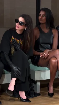 annehathaway - Gothy GF is a moody tease today