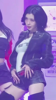 ddayyeonii - You enjoy that backshot view !!!