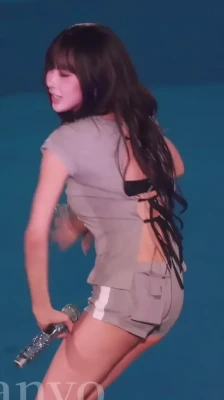 aerichandesu - 𝕃𝕠𝕠𝕜 𝕒𝕥 𝕥𝕙𝕒𝕥 𝕓𝕠𝕕𝕪😍!