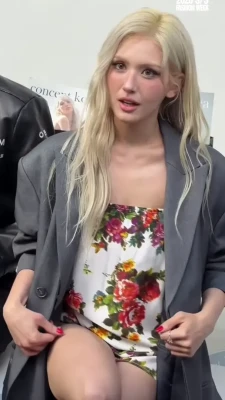 somsomi0309 - Come lick our feet 🥵️🥵️ @chubby_uwu_bunny