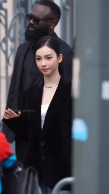katarinablumprivat - Good morning y’all! Did you even notice that I did my nails?! 😜