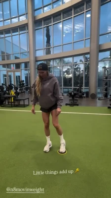 charlottewwe - Winter calls for tight, heavy tights. See me put on a pair on this