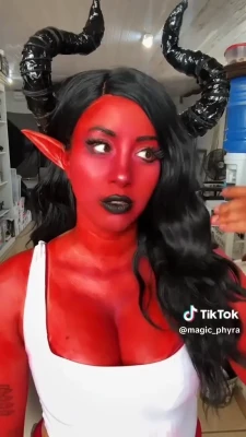 magic_phyra - Hey loves check out my video. Having fun painting topless and cock