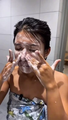aimiwasaki_ - Wow taking my shirt off with my splint sucks, I need a nice guy to