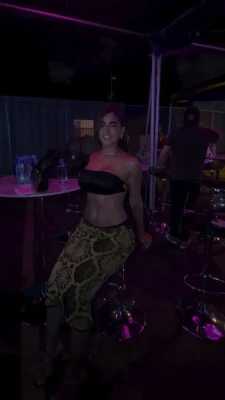 isabella.ladera - Tiki Dance Hot Martin