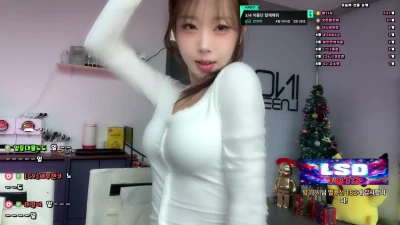 lindao3o - Daisy lays in bed with Her BBC Lover Teasing Her Cuck Hubby 💋