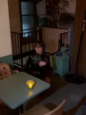 isabelamerced - Quand tu sais pas quoi faire de tes doigts...