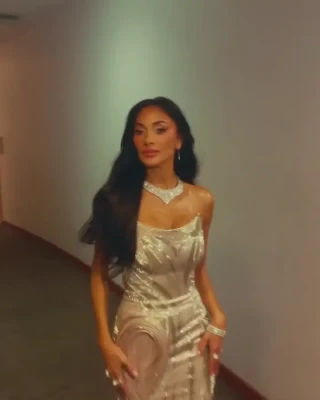 nicolescherzinger - Which are you taking off first?✨