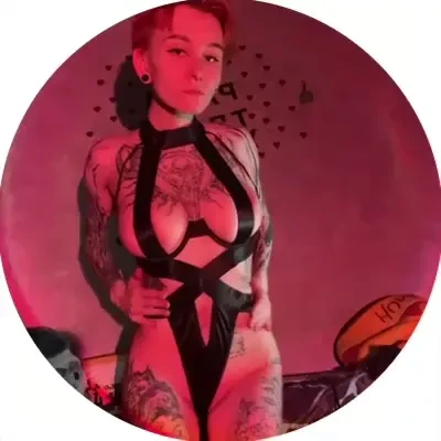 louna_cerberus - Isn't mommy so pretty in pink 💋 Mommy has something very special