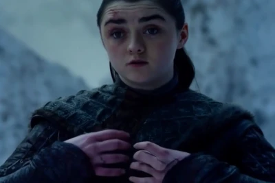 maisie_williams - Make sure to check your DMs to see more of this set 😘
