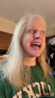 carolynjoslin6 - Gooooood morning party people! 🥳🎉 Lmao