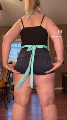 carolynjoslin6 - Or maybe you prefer feeling my toes wrapped around your cock more?