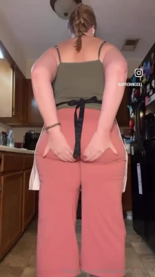 carolynjoslin6 - A little Japanese booty shaking