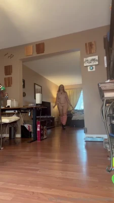 carolynjoslin6 - Rise & shine! 🍑🍑🍑