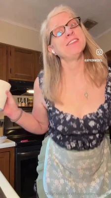 carolynjoslin6 - swipe to see my pink, wet pussy 💓