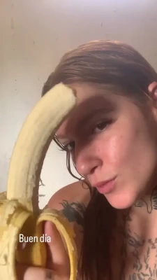 sharonvarg_ - Brightening your day with a dash of flirt 🌜