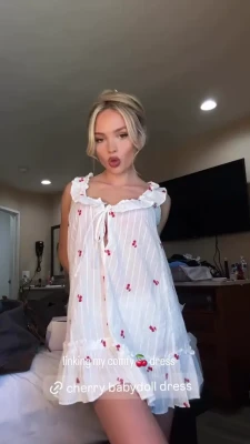 natalie_alyn_lind - Thank you to everyone that bought the $5 tiddy set last night! Would