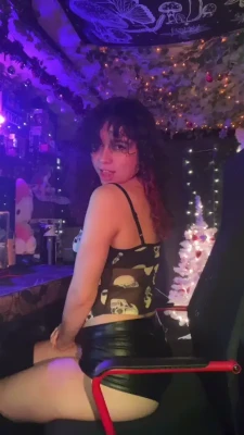 xd43th - Kisses 💋 don't be afraid to come say hi! Just no penis pics or