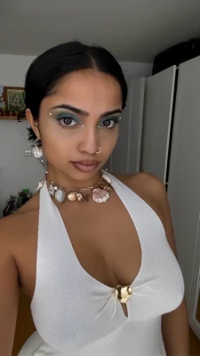 saradeshmukhhh - Send $50 to see the 3rd pic my Taya addict 🔥💦 hint: the blanket