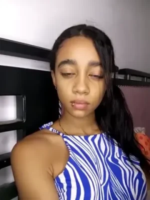 zoe_sweett18 - Is anyone down to cuddle with me? 🙊