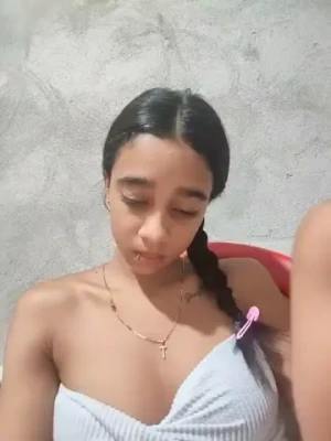 zoe_sweett18 - Happy Friday lil ones! Hope my bouncing boobies brighten up your day
