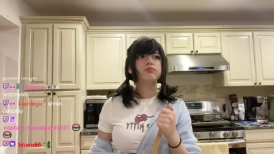 marisnot12 - How would you suck on my titts?