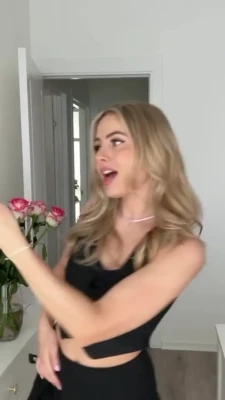 itsskylol - My hand s getting a little curious  should I keep going