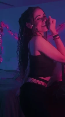 blackkrystel - I m a naughty school girl