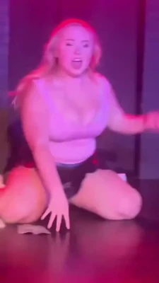 presidentniki - Taking a study break to come say hey  I m bored  cum play with me