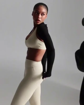 loriharvey - Pull them to the side for me... 🤤