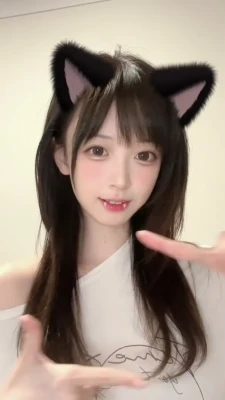 real__yami - I think it looks better shaved  but some people like it full