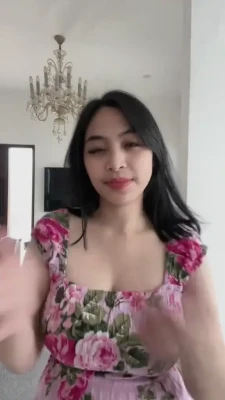 cloud_andpink - This is as far as I could do it up, the boobs are too powerful!