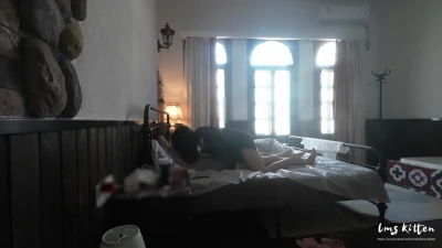 fiesfahfvckx - Es de noche y la iluminación de la habitación es pobre. Mañana