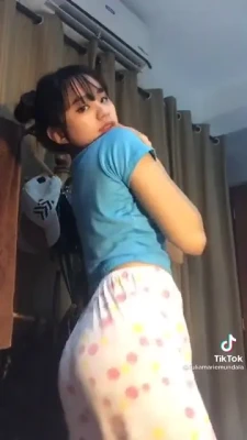 juliamundala - Hit play to pop those titties right out 😁🤗
